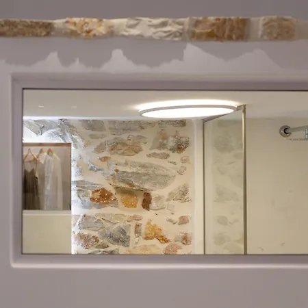 Naxos Boutique Luxury Minimalism In Apartman