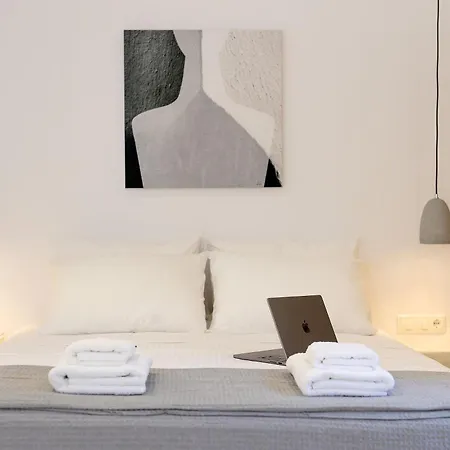Naxos Boutique Luxury Minimalism In Apartman