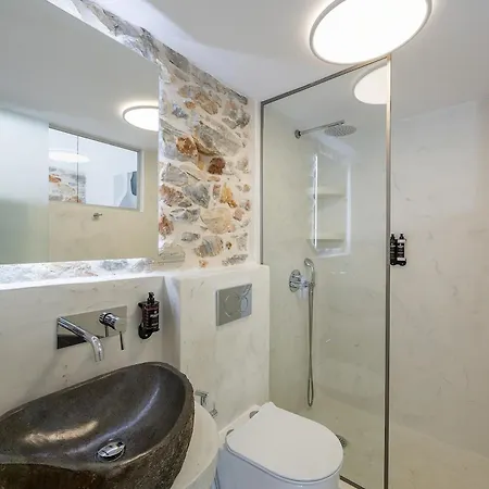 Naxos Boutique Luxury Minimalism In Lägenhet